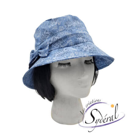 Chapeau d'été pour femme en coton bleu fleuri avec boucle