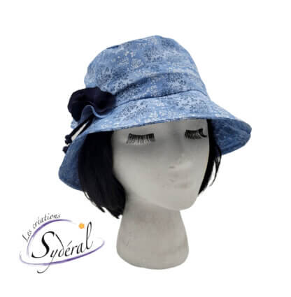 chapeau pour femme en coton bleu fleuri avec fleur marine