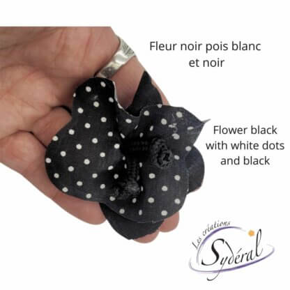 fleur décorative sur épinglette noir à pois blanc et noir