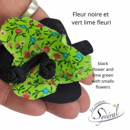 fleur décorative sur épinglette vert avec motifs de fleurs colorés