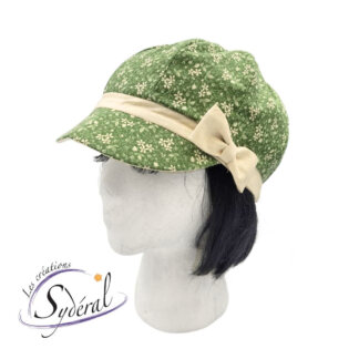 casquette en coton pour femme vert pâle avec motifs de petites fleurs beige avec boucle beige