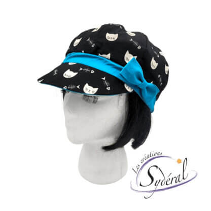 casquette coton motif de chat blanc et turquoise vu de 3/4