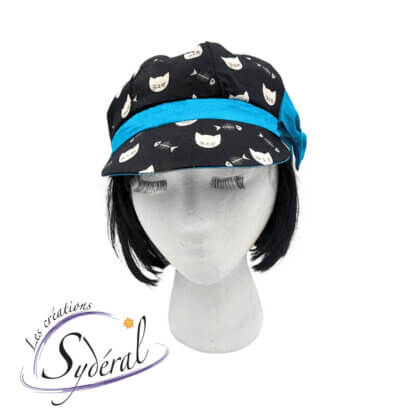 casquette coton motif de chat blanc et turquoise vu de face
