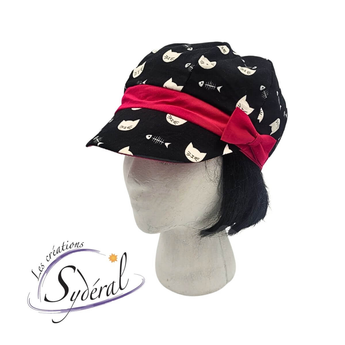 casquette coton noir motifs de chats blanc-fushia vue de 3/4