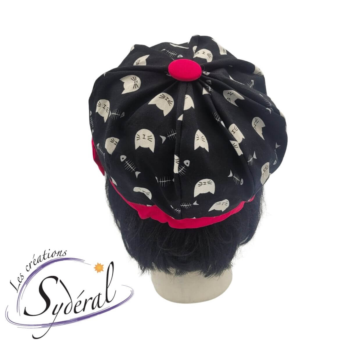 casquette coton noir motifs de chats blanc-fushia vu de dos