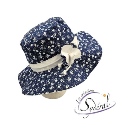 capeline coton bleu fleuri blanc et blanc vu de dos