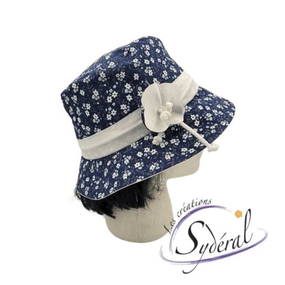 capeline coton bleu fleuri blanc et blanc vu de côté